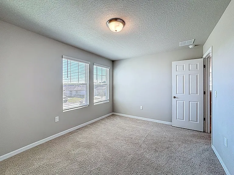 5251 Meredrew Ln — Photo 22