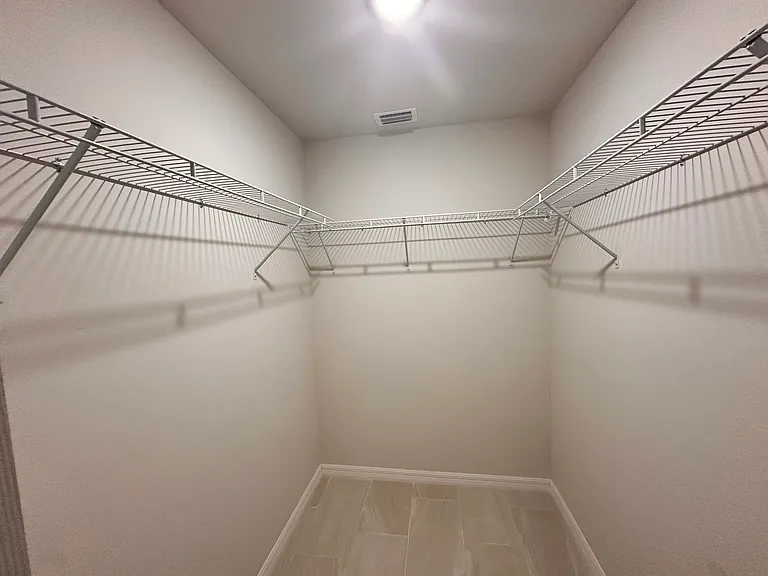 1421 NE 8th Pl — Photo 21
