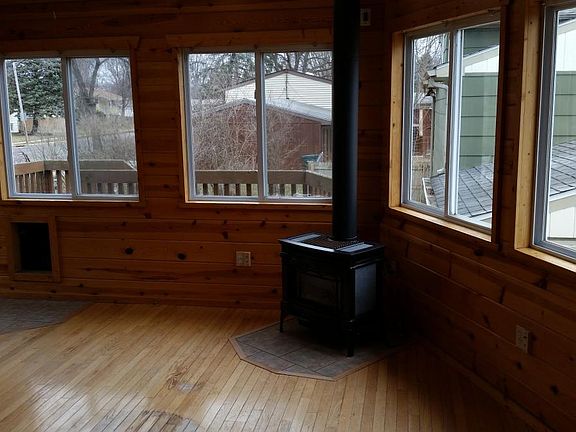 Sun room with gas stove