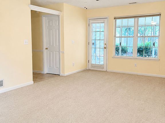 3rd image of 900 Willow Springs Ct