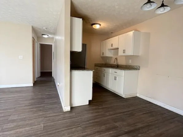 80 Westwood Dr #8, Gallipolis, OH 45631