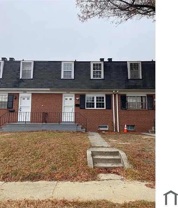 3 bed, 2.0 bath, $2,400 — Photo 2