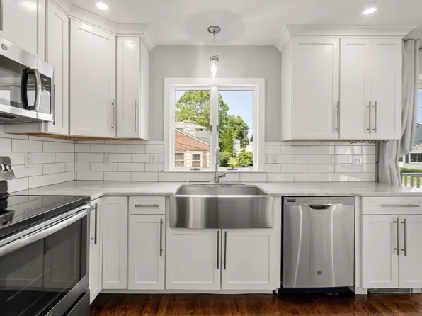 38 Overlook Rd, Waltham, MA 02451