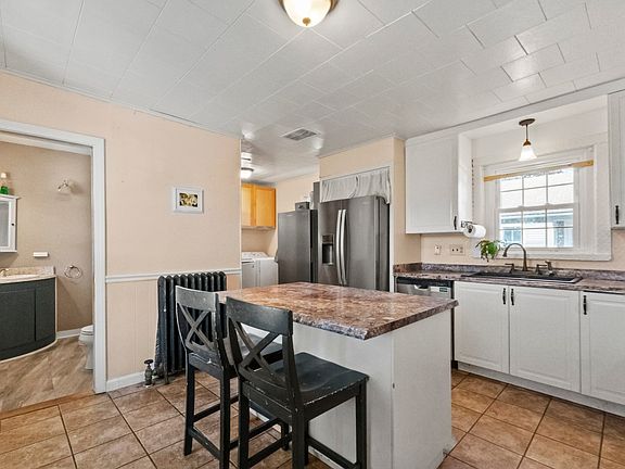 4th image of 42 Vine St