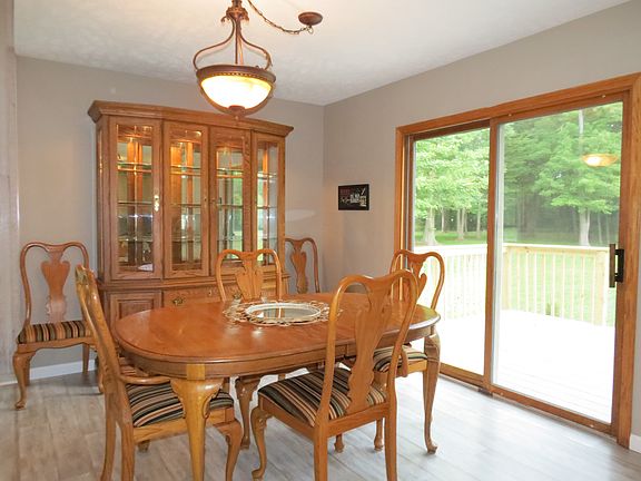 Dining Area overlooking deck