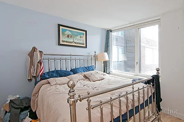 322 West 57th Street — Photo 4