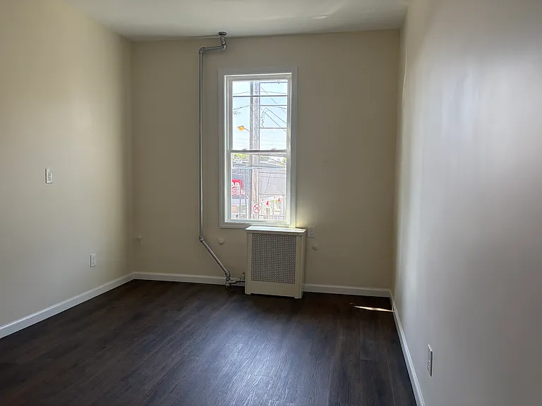 Central Ave — Photo 6
