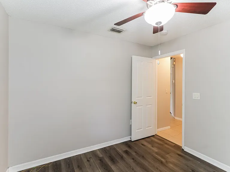 1846 Twisting Ln — Photo 14