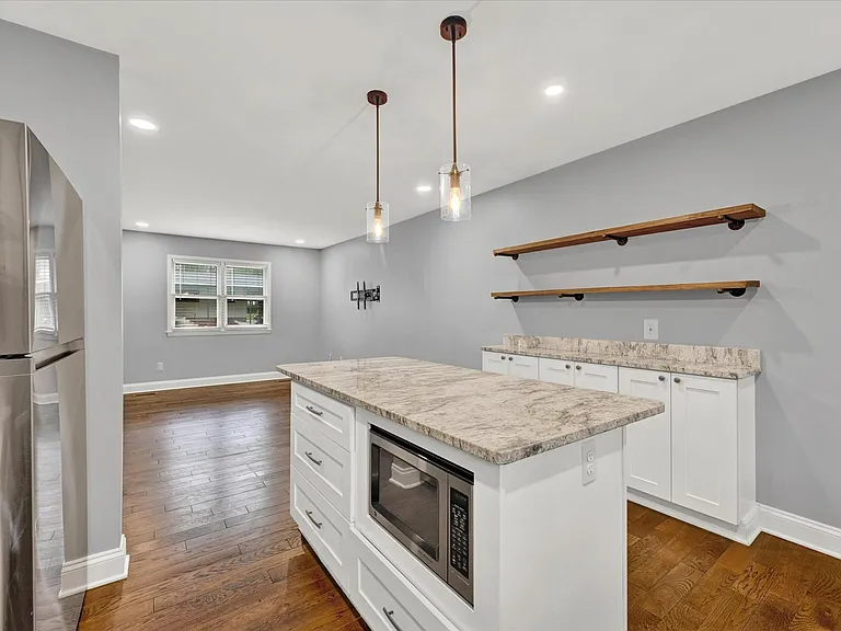 531 Kenmore Rd — Photo 8