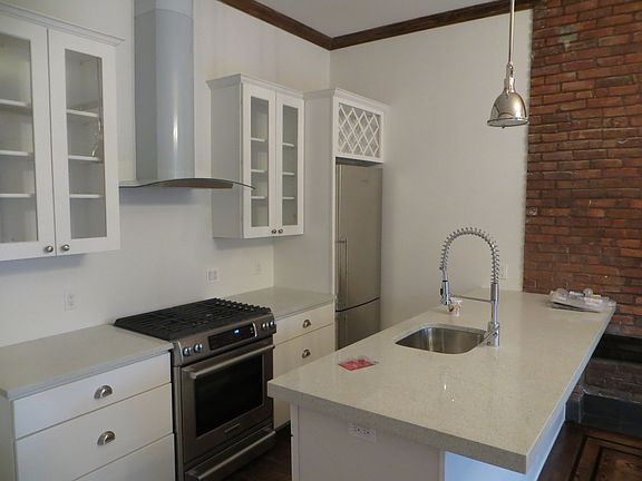 2nd image of 292 Greene Ave #2