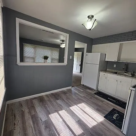 2 bed, 1.0 bath, 775 sqft, $1,300 — Photo 4