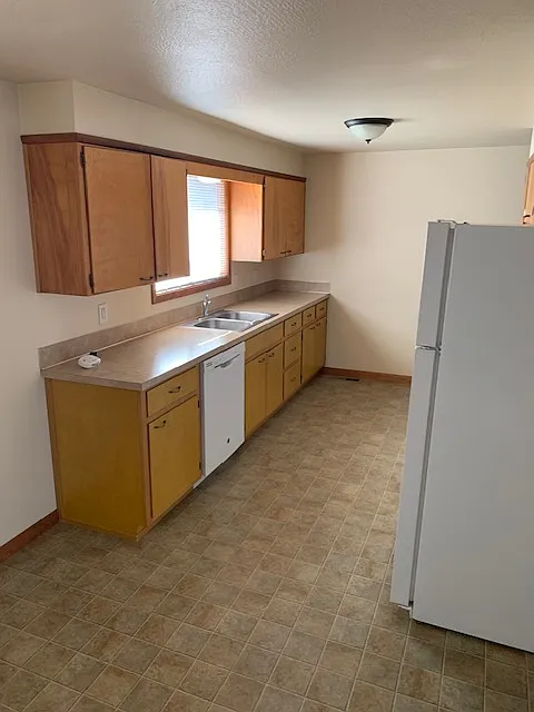 2 bed, 1000 sqft, $1,650 — Photo 3