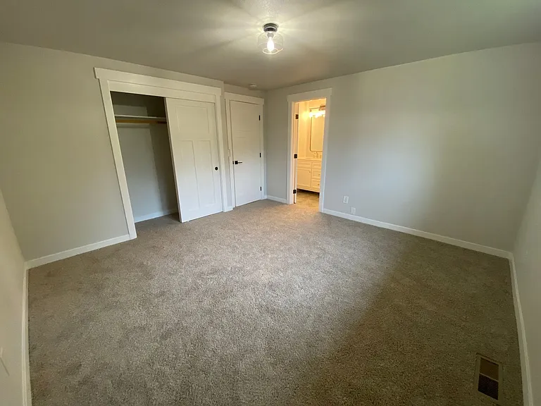 1917 Mark St NE — Photo 52