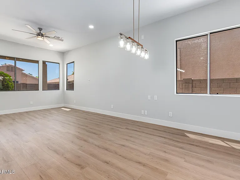 13711 W Tara Ln — Photo 13