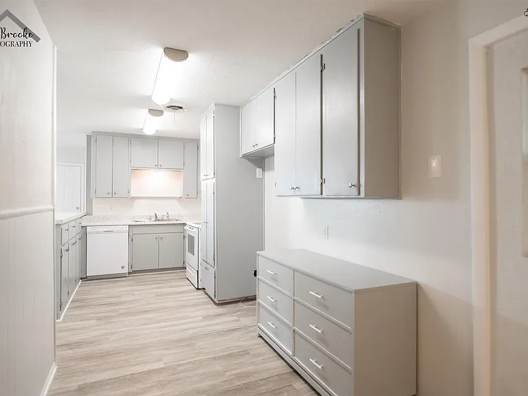 1020 W Cornelia Ave — Photo 21