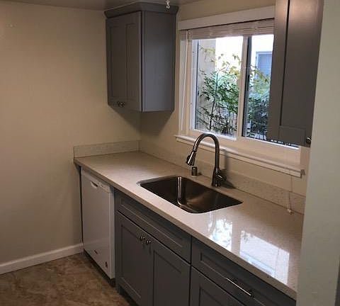 4th image of 697 Grand Coulee Ave APT 1
