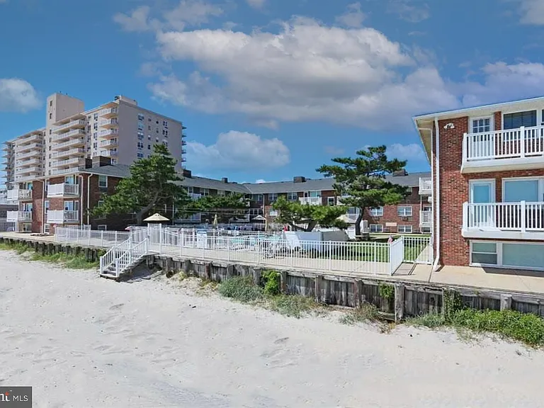 9300 Atlantic Ave #204 — Photo 34