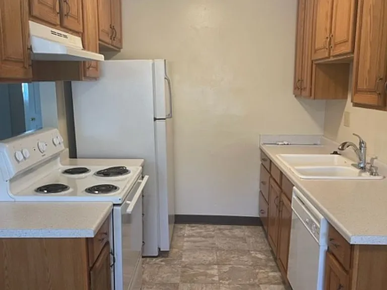 2056 Victor Ave — Photo 2