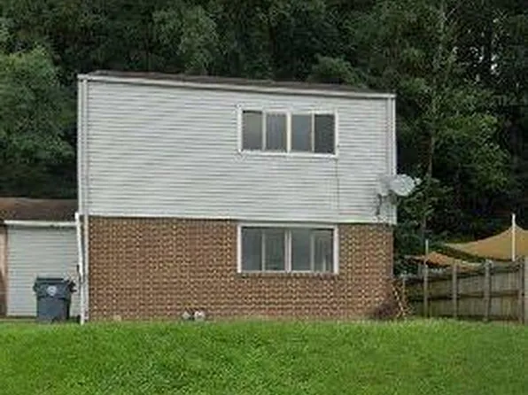 623 Saint Marys Dr, Steelton, PA 17113