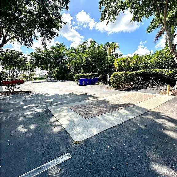 788 Park Shore Dr #D20 — Photo 35