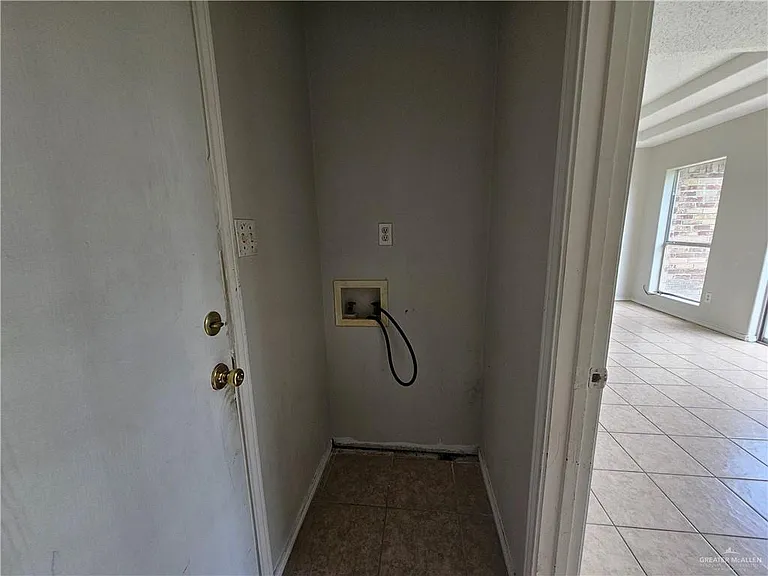 2612 Garnet Dr — Photo 12