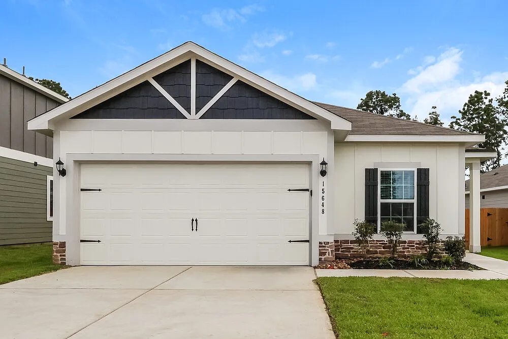4 bed, 2.0 bath, 1793 sqft, $1,795 — Photo 1