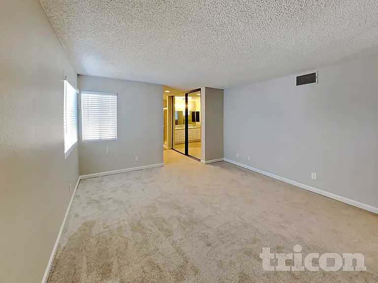 3143 Regal Oak Dr — Photo 7