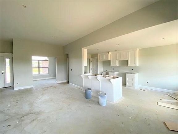 2nd image of 117 Pine Oak St