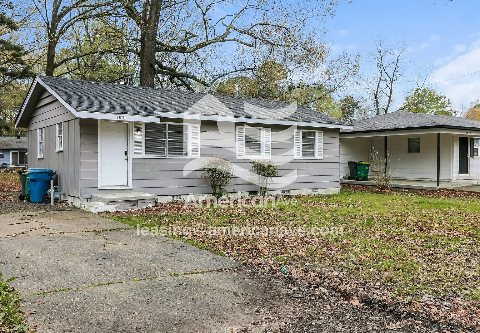 3 bed, 1.0 bath, 888 sqft, $864 — Photo 2