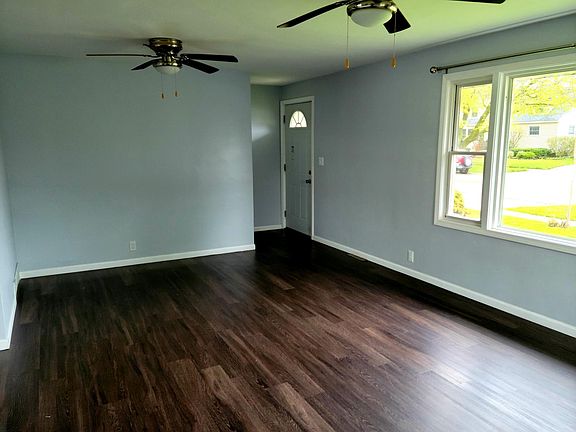 4th image of 16 N Elmwood Dr