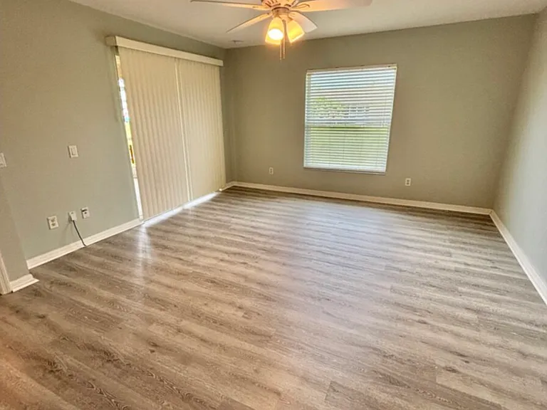1405 Trafalgar Pkwy — Photo 27