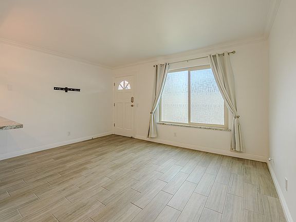 5th image of 615 Vine St Unit 28