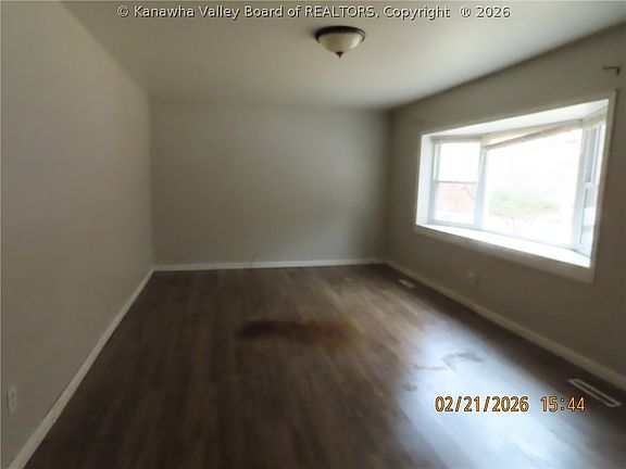 5th image of 2122 Valley Grove Rd