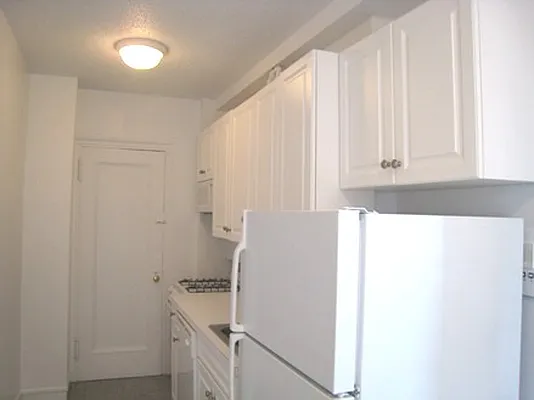 Rented by Metropolitan Equities | media 20