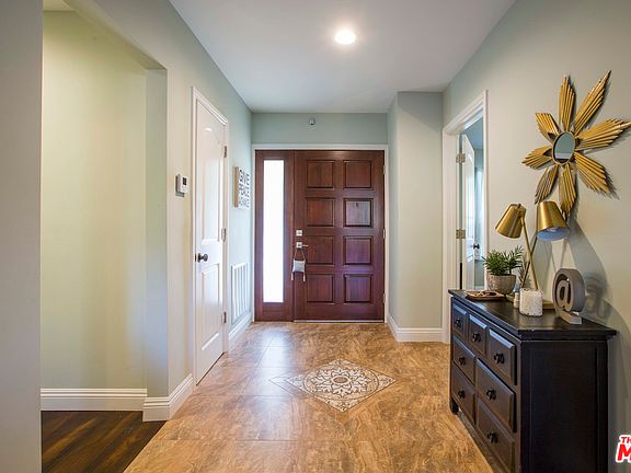 3rd image of 3701 Cedarbend Dr