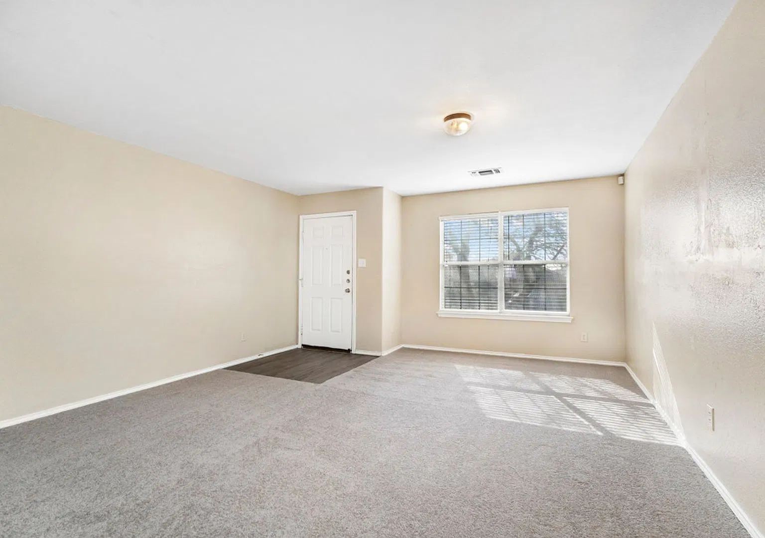 Stylish & Spacious 4-Bedroom Home — Photo 2
