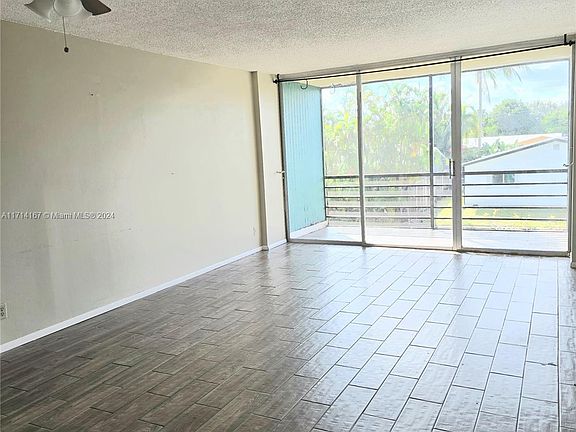 5th image of 108 Royal Park Dr APT 2H