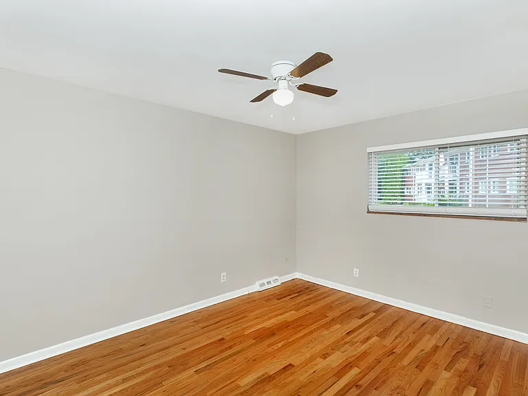 347 N Eton St #18 — Photo 13