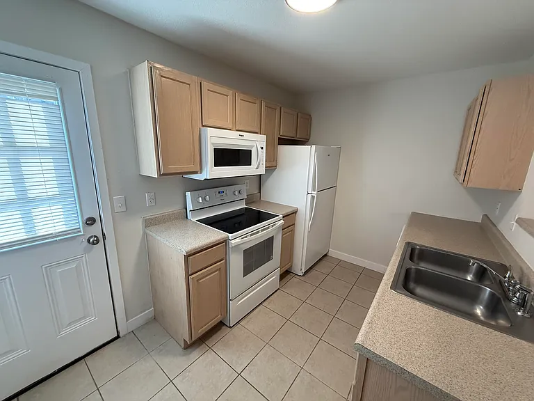 1512 Citadel Dr — Photo 6