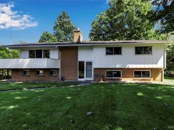 5065 Brookhaven Dr, Clarence, NY 14031