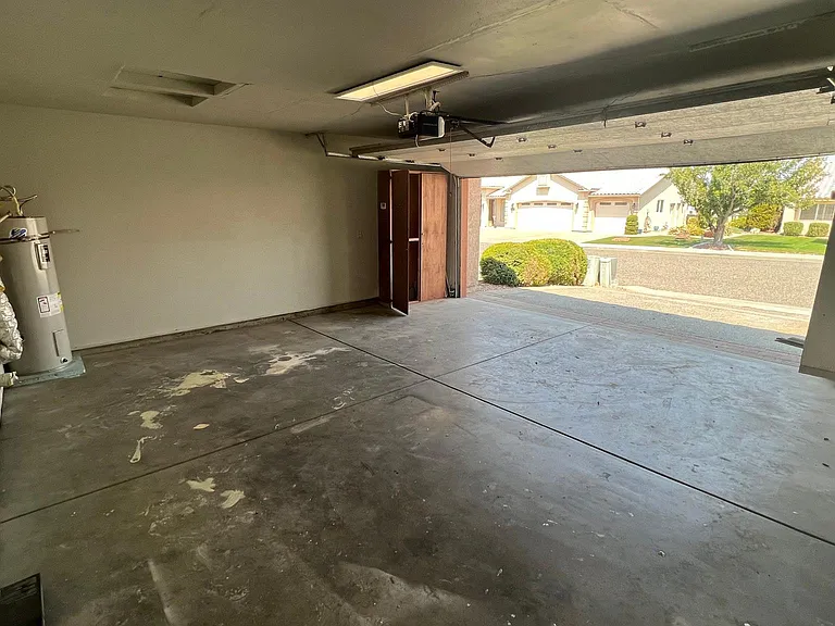 Garage.