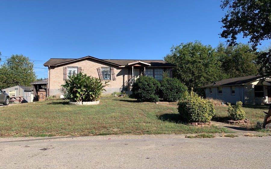 1st image of 3209 Ewingdale Dr