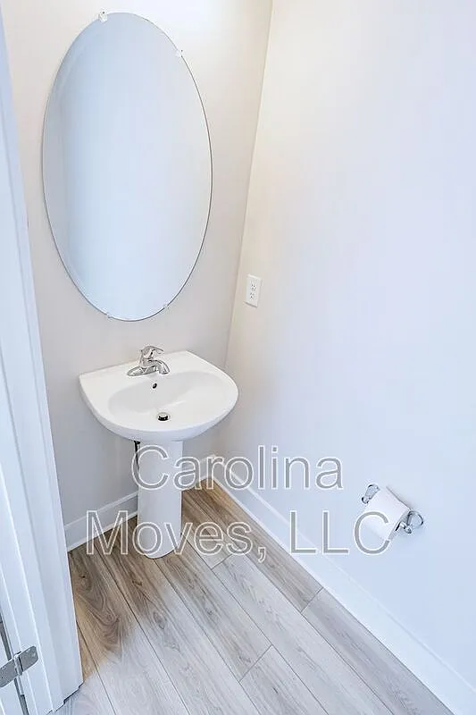 3 bed, 2.5 bath, 1600 sqft, $1,650 — Photo 3