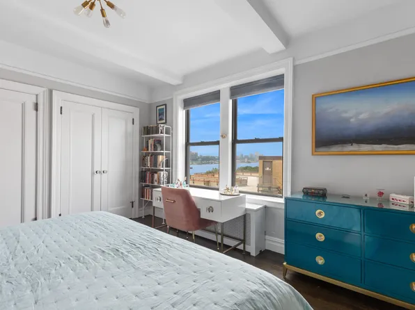 340 Riverside Drive image 7 of 12