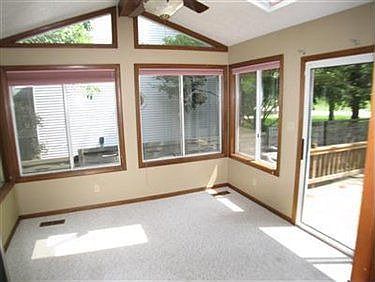 3rd image of 140 Fox Run Dr