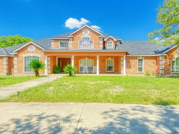 753 KILLARNEY RD, Floresville, TX 78114