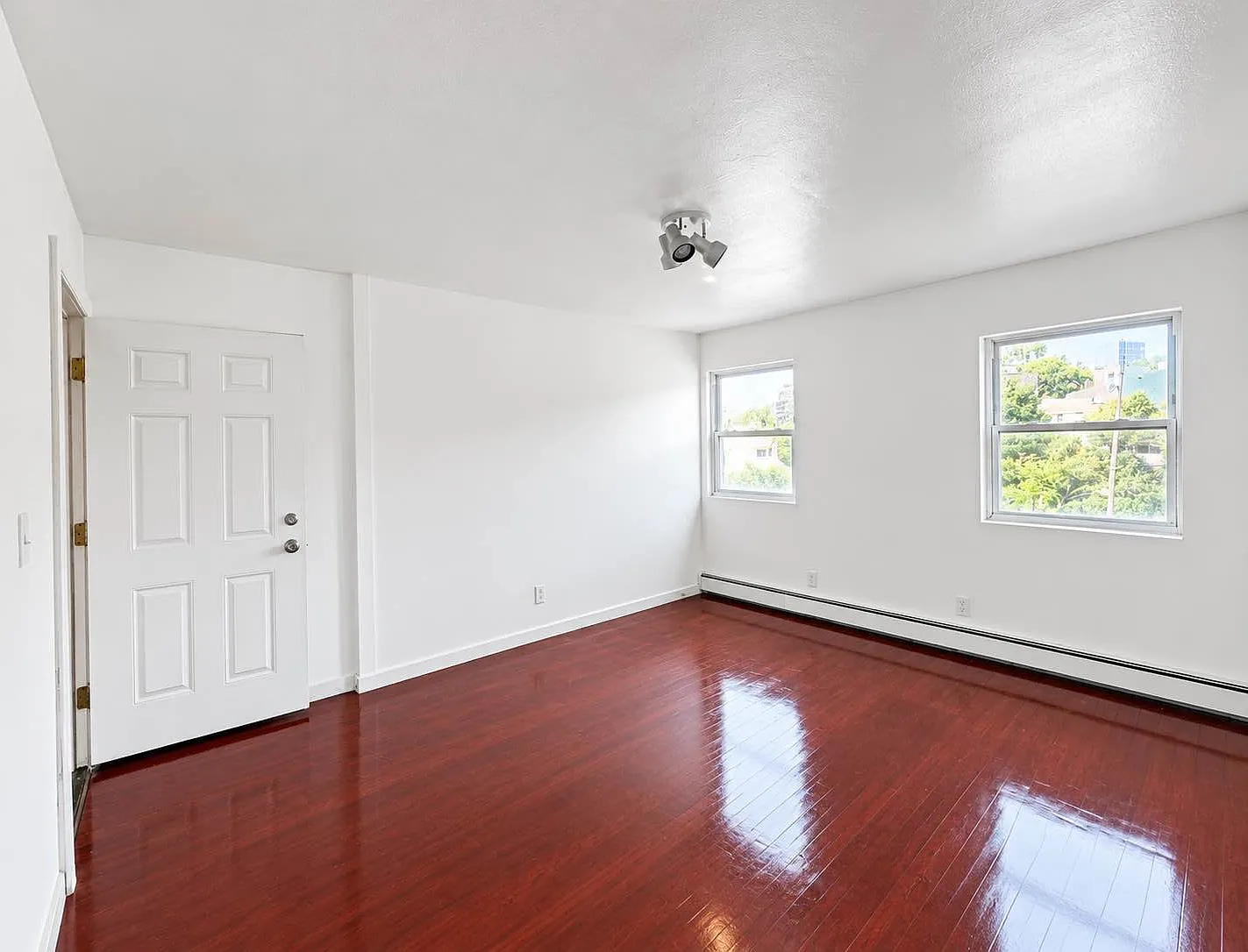 11-59 Welling Court — Photo 2