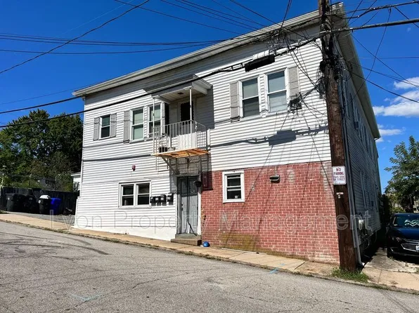 11 Prospect Hill Ave, West Warwick, RI 02893