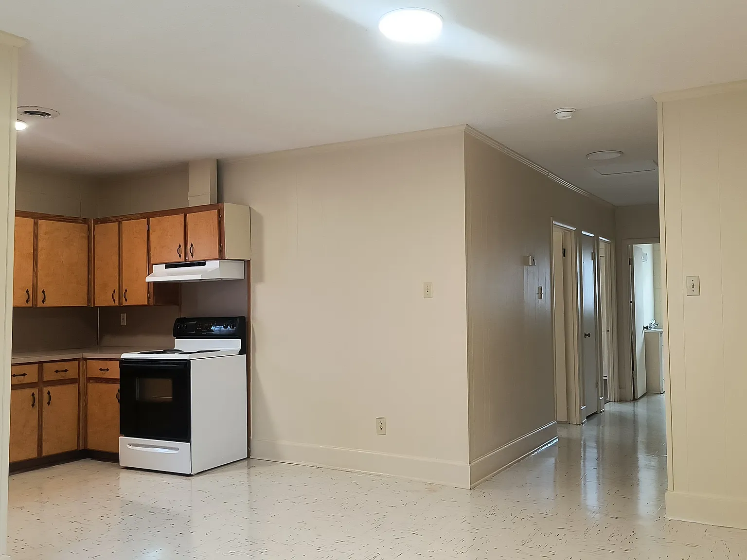 3006/3008 South Holly Street - 3008 — Photo 3