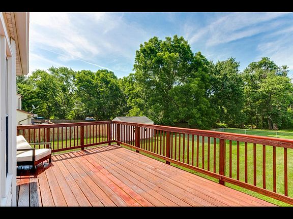 4th image of 1214 Dewberry Dr